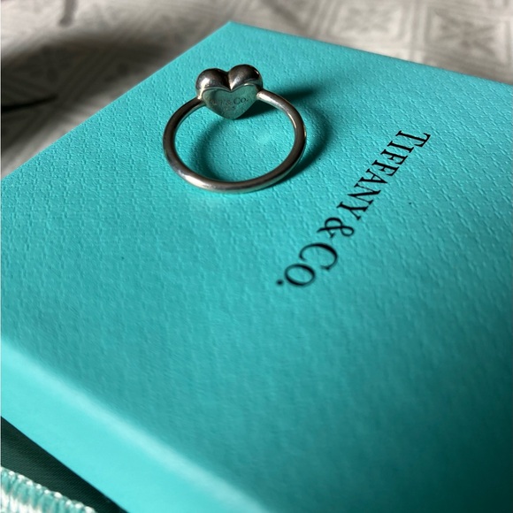 Authentic Tiffany & Co. sz 5.25 puff heart ring. 925 silver.  Gently worn. - Picture 2 of 5